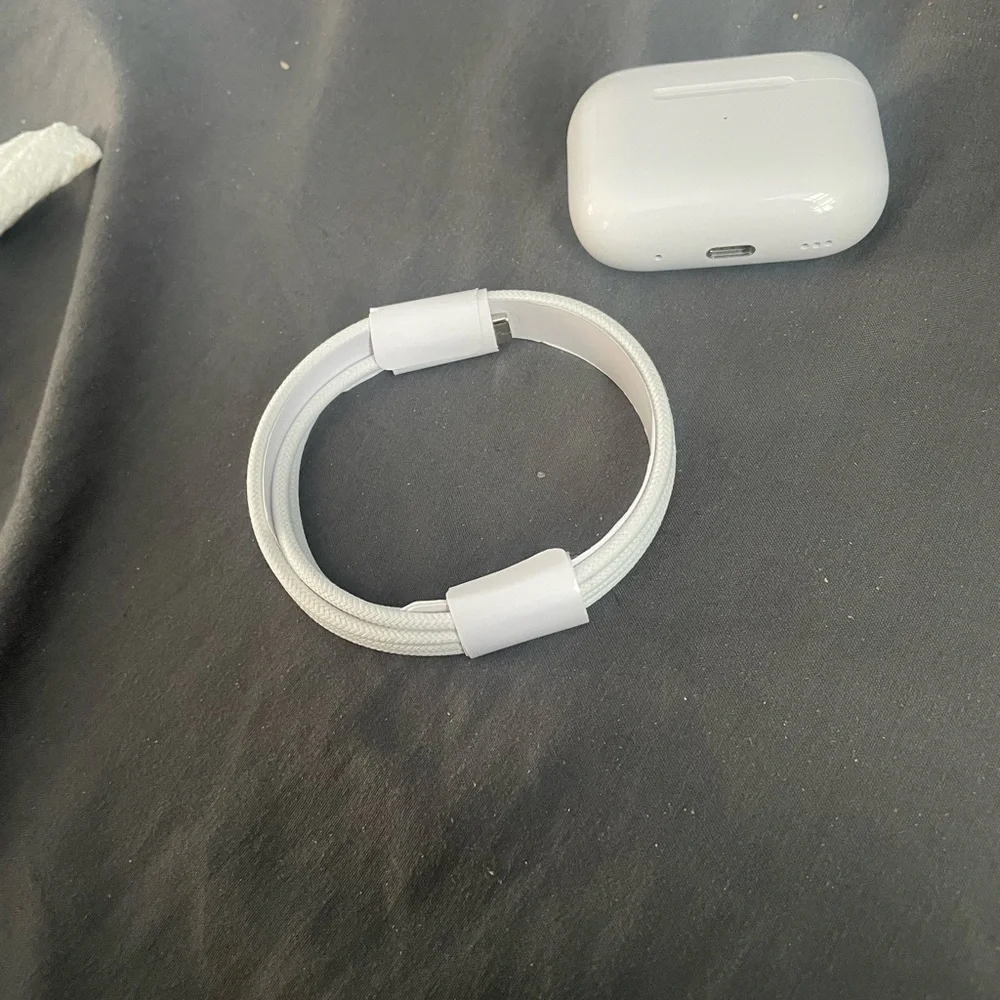 Apple White Wireless Earbuds with Case and Cable